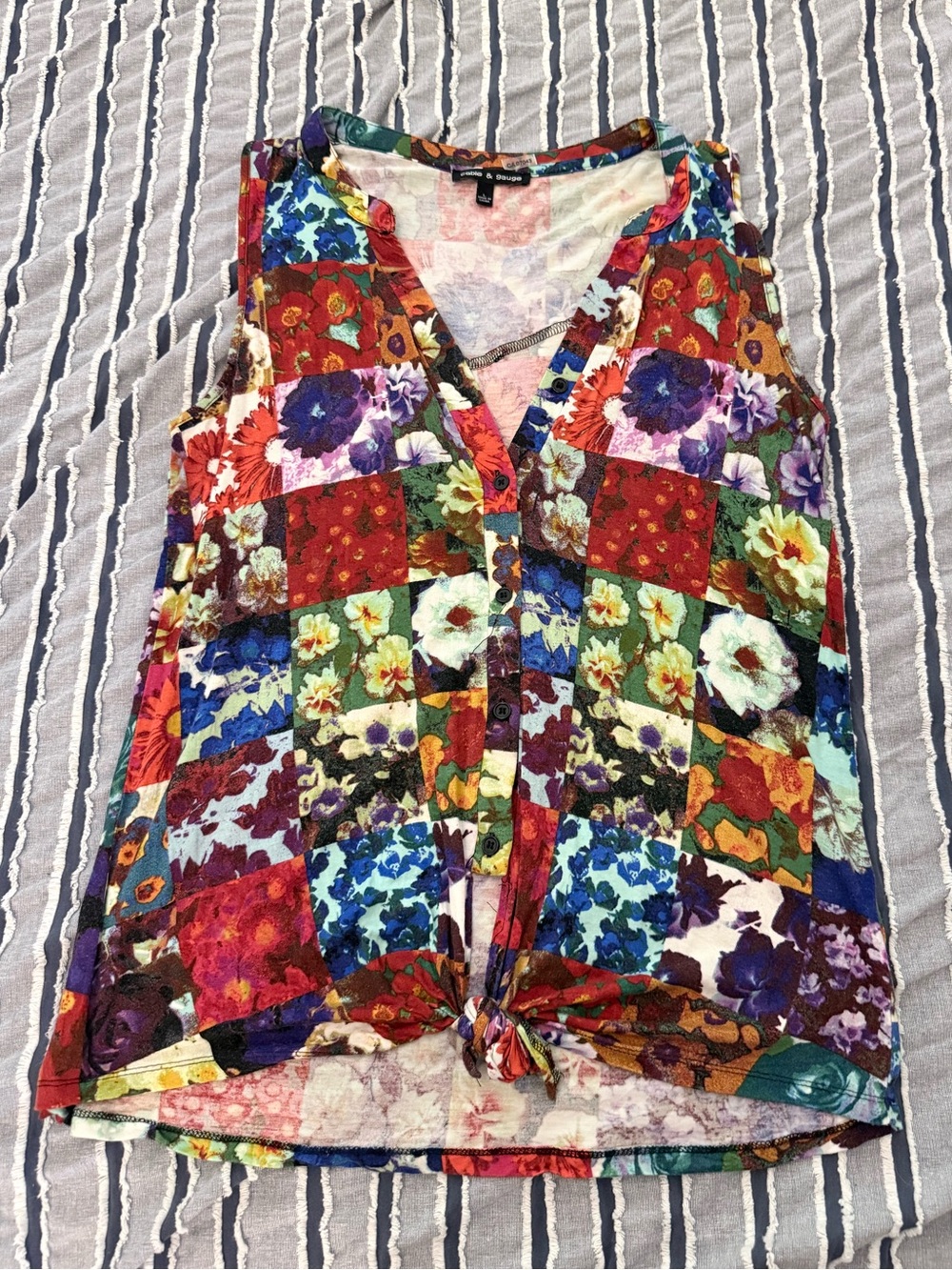 Adorable summer Cable & Gauge top.